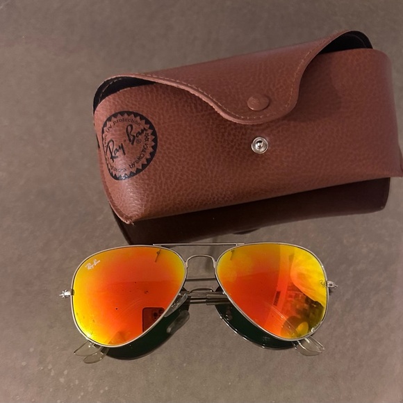Ray-Ban Aviator Sunglasses with Vibrant Red-Orange Lenses